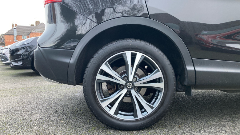 Nissan Qashqai 1.3 DiG-T N-Connecta 5dr Petrol Hatchback